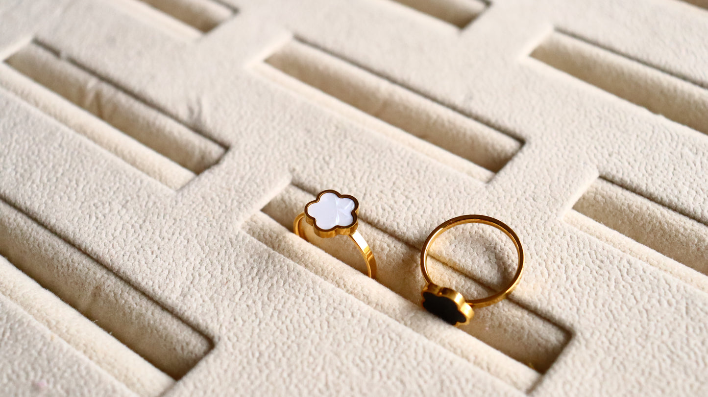 Gold Line Flower Ring