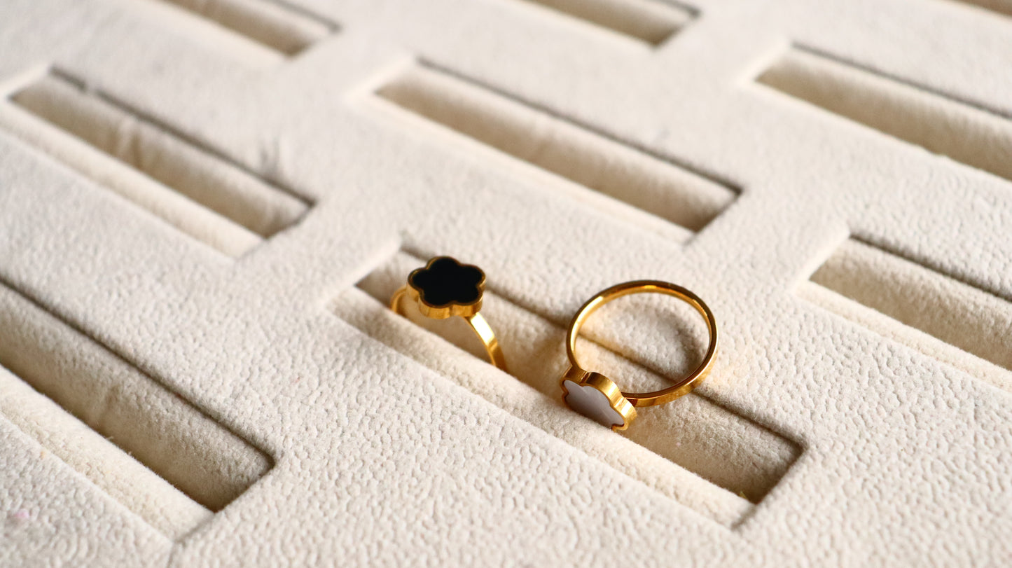 Gold Line Flower Ring