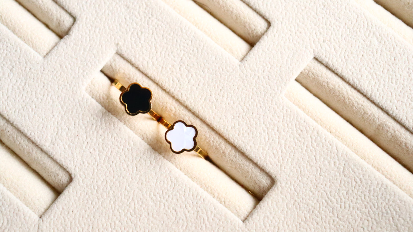 Gold Line Flower Ring